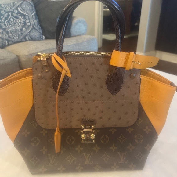 Louis Vuitton purse